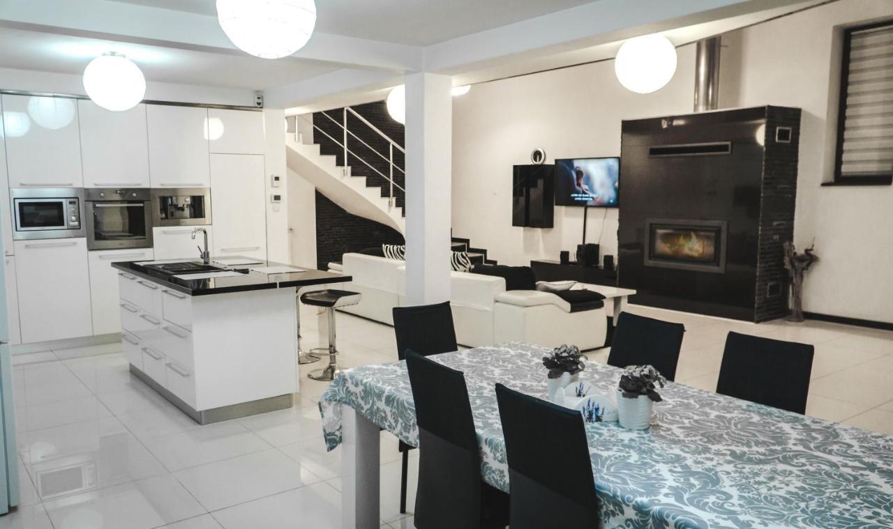 Vila Carolina Apulum Villa Alba Iulia Eksteriør billede
